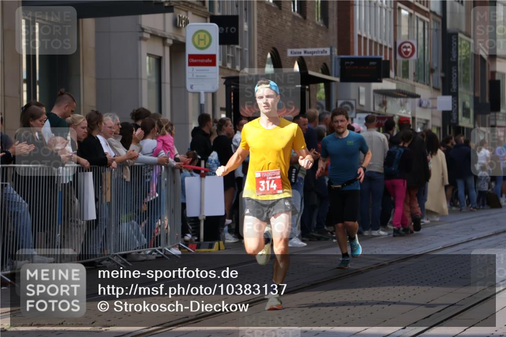 13.09.2026 - 21. swb-Marathon Bremen Strokosch-Dieckow http://msf.ph/oto/10383137 13.09.2026 12:48:52 Ziel 934, 1428, 314, 1917 meine-sportfotos.de