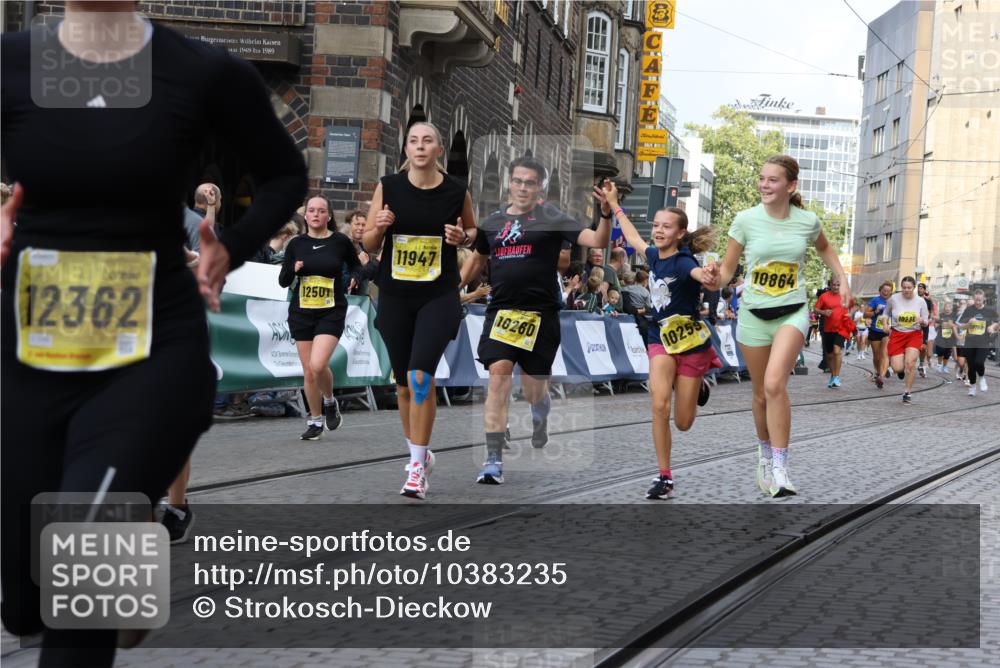 13.09.2026 - 21. swb-Marathon Bremen Strokosch-Dieckow http://msf.ph/oto/10383235 13.09.2026 11:05:47 Ziel 10186, 10259, 10260, 10411, 10432, 10697, 10717, 10802, 10864, 11146, 11314, 11334, 11387, 11394, 11520, 11521, 11571, 11572, 11724, 11791, 11892, 12055, 12251, 12273, 12330, 12362, 10018, 10204, 10305, 10382, 10619, 10662, 11132, 11156, 11164, 11477, 12186, 12378, 12486, 12523, 12528 meine-sportfotos.de