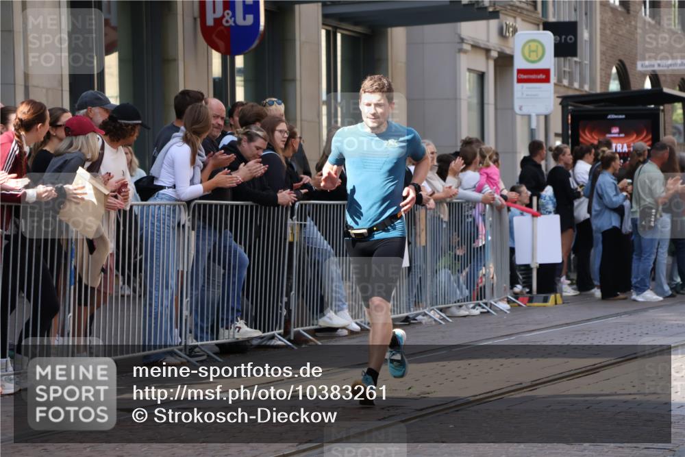 13.09.2026 - 21. swb-Marathon Bremen Strokosch-Dieckow http://msf.ph/oto/10383261 13.09.2026 12:48:55 Ziel 314, 934, 1428, 1917 meine-sportfotos.de