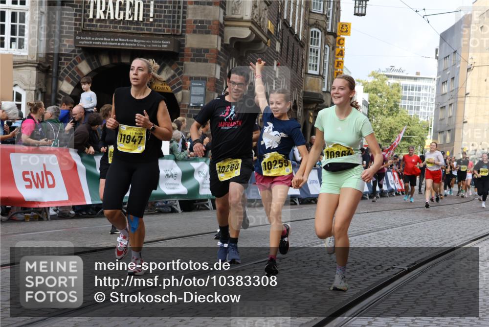 13.09.2026 - 21. swb-Marathon Bremen Strokosch-Dieckow http://msf.ph/oto/10383308 13.09.2026 11:05:48 Ziel 10186, 10259, 10260, 10411, 10432, 10717, 10802, 10864, 11146, 11314, 11334, 11387, 11394, 11520, 11521, 11571, 11572, 11724, 11791, 11892, 11947, 12055, 12251, 12273, 12330, 12362, 10018, 10204, 10305, 10382, 10619, 10662, 11132, 11156, 11164, 11477, 11775, 12186, 12486, 12523, 12528 meine-sportfotos.de
