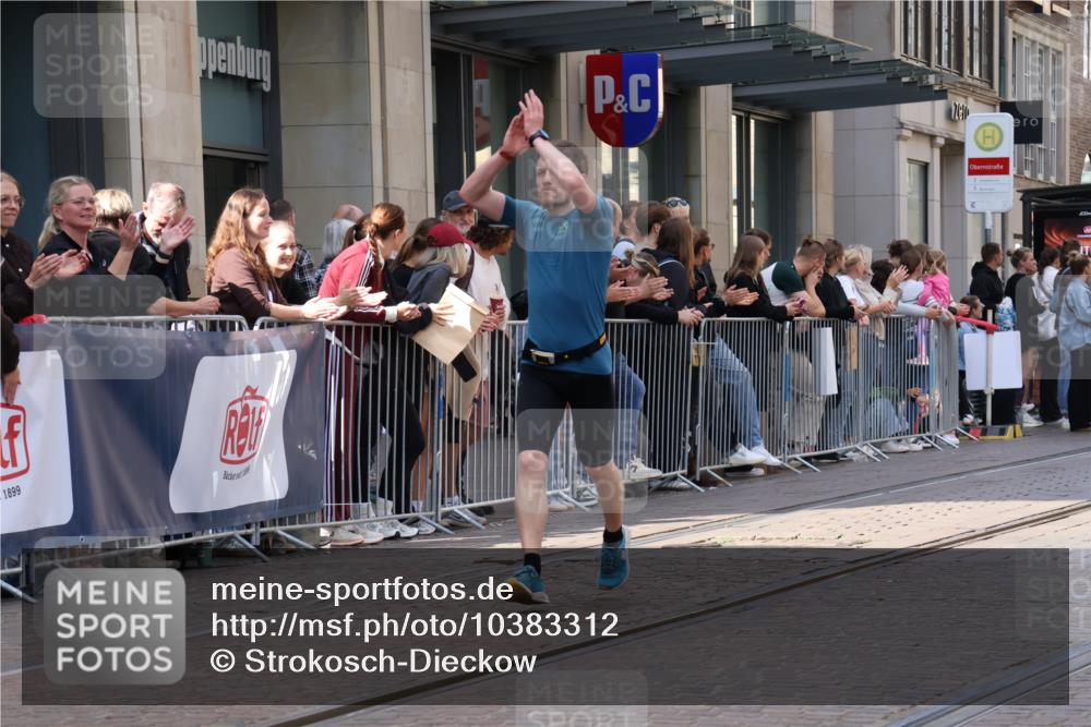 13.09.2026 - 21. swb-Marathon Bremen Strokosch-Dieckow http://msf.ph/oto/10383312 13.09.2026 12:48:56 Ziel 314, 934, 1428, 1917 meine-sportfotos.de