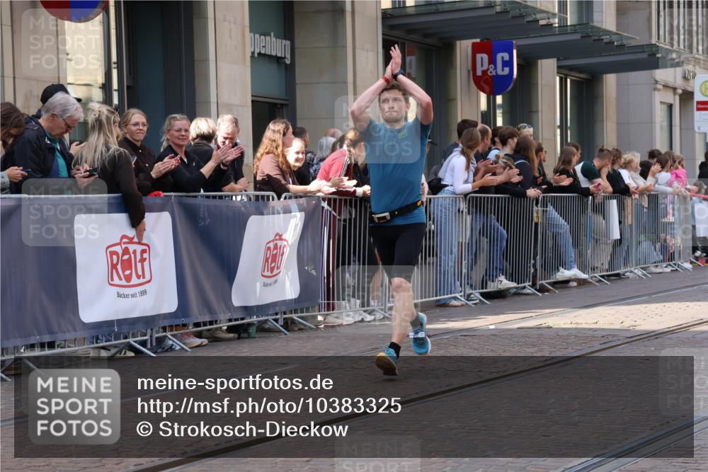 13.09.2026 - 21. swb-Marathon Bremen Strokosch-Dieckow http://msf.ph/oto/10383325 13.09.2026 12:48:56 Ziel 314, 934, 1428, 1917 meine-sportfotos.de
