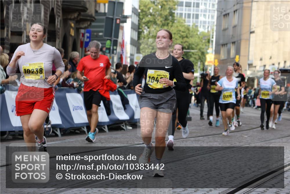 13.09.2026 - 21. swb-Marathon Bremen Strokosch-Dieckow http://msf.ph/oto/10383442 13.09.2026 11:05:51 Ziel 10186, 10259, 10260, 10432, 10717, 10864, 11146, 11314, 11334, 11387, 11394, 11520, 11521, 11571, 11572, 11724, 11791, 11892, 11947, 12055, 12156, 12251, 12273, 12330, 12362, 12501, 10018, 10204, 10382, 10619, 10662, 11132, 11156, 11164, 11477, 11775, 12186, 12486 meine-sportfotos.de
