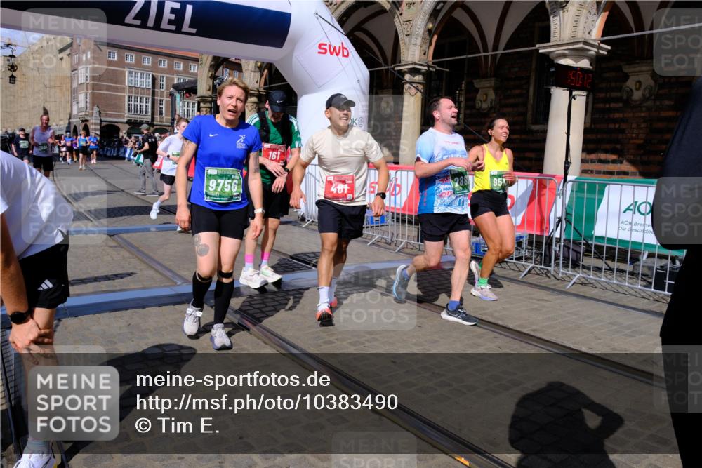 13.09.2026 - 21. swb-Marathon Bremen Tim E. http://msf.ph/oto/10383490 13.09.2026 13:20:34 Ziel 201, 232, 334, 655, 1058, 1197, 1537, 1750, 1931, 2122, 2577, 2885, 2903, 2953, 3685, 3690, 4351, 5137, 5450, 5583, 6901, 7018, 7341, 7531, 7664, 8178, 9047, 9518, 9756, 13222 meine-sportfotos.de