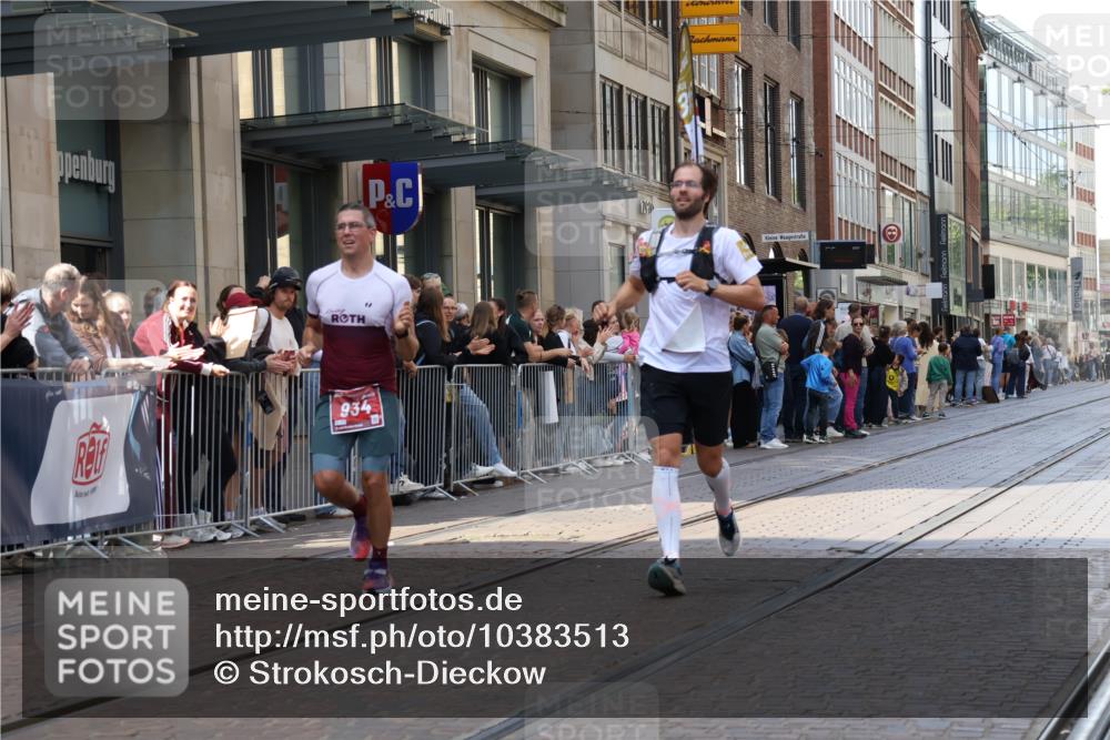 13.09.2026 - 21. swb-Marathon Bremen Strokosch-Dieckow http://msf.ph/oto/10383513 13.09.2026 12:49:07 Ziel 1483, 934, 1428, 1917 meine-sportfotos.de