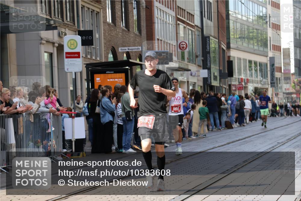 13.09.2026 - 21. swb-Marathon Bremen Strokosch-Dieckow http://msf.ph/oto/10383608 13.09.2026 12:49:36 Ziel 547, 719, 968, 1483 meine-sportfotos.de