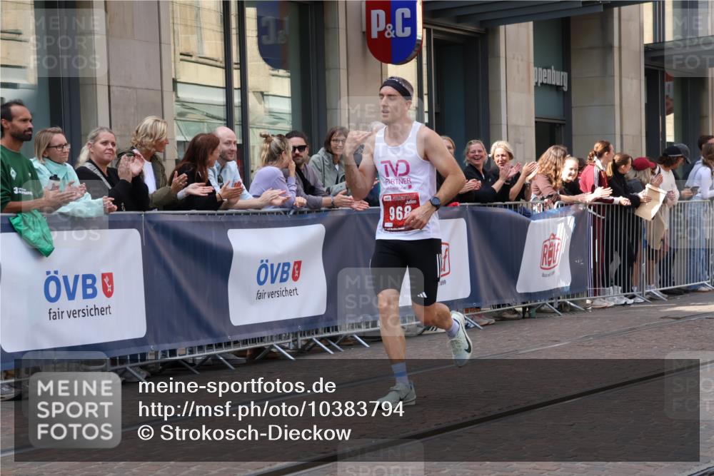 13.09.2026 - 21. swb-Marathon Bremen Strokosch-Dieckow http://msf.ph/oto/10383794 13.09.2026 12:49:44 Ziel 547, 7692, 719, 968, 1483 meine-sportfotos.de