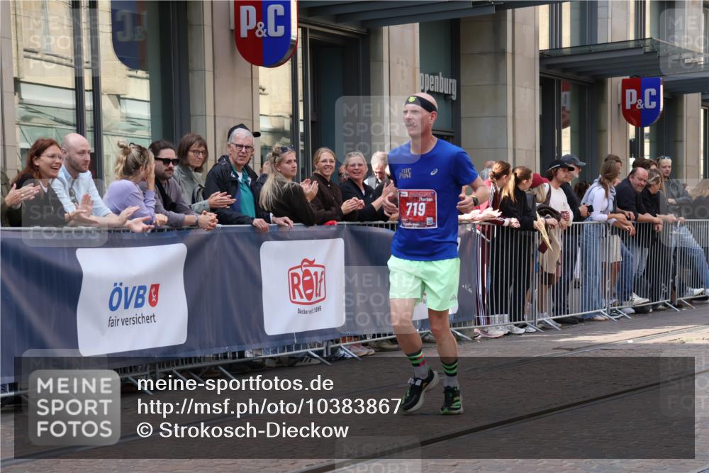 13.09.2026 - 21. swb-Marathon Bremen Strokosch-Dieckow http://msf.ph/oto/10383867 13.09.2026 12:49:53 Ziel 520, 547, 7692, 719, 968 meine-sportfotos.de