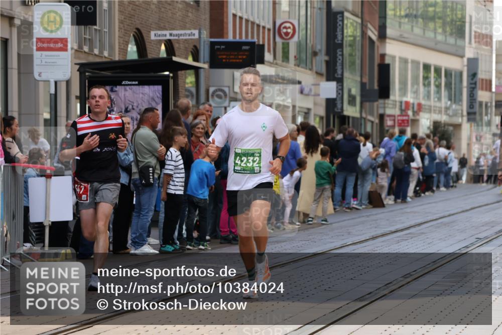 13.09.2026 - 21. swb-Marathon Bremen Strokosch-Dieckow http://msf.ph/oto/10384024 13.09.2026 12:50:09 Ziel 520, 4232, 7692, 8075, 547, 7692 meine-sportfotos.de