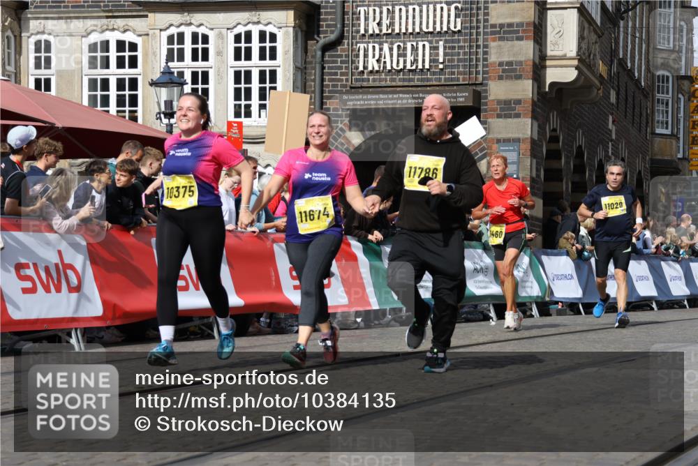13.09.2026 - 21. swb-Marathon Bremen Strokosch-Dieckow http://msf.ph/oto/10384135 13.09.2026 11:06:19 Ziel 10018, 10204, 10305, 10375, 10382, 10619, 10662, 11132, 11156, 11164, 11477, 11674, 11775, 11786, 12186, 12378, 12486, 12523, 12528, 10852, 10853, 11021, 11028, 11240, 11340, 11374, 11432, 11729, 12217, 12485 meine-sportfotos.de