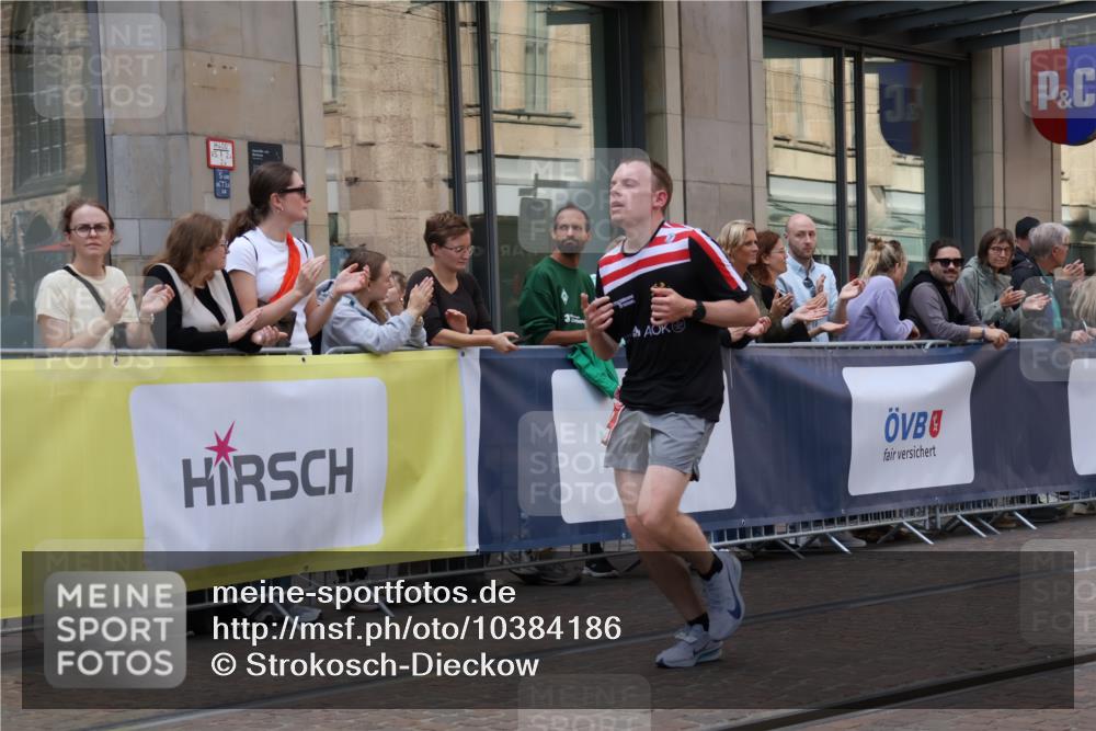 13.09.2026 - 21. swb-Marathon Bremen Strokosch-Dieckow http://msf.ph/oto/10384186 13.09.2026 12:50:14 Ziel 520, 668, 4232, 8075, 547, 7692 meine-sportfotos.de