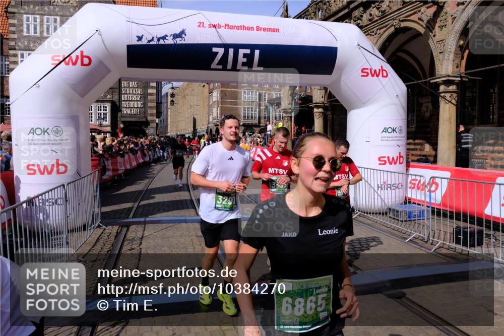 13.09.2026 - 21. swb-Marathon Bremen Tim E. http://msf.ph/oto/10384270 13.09.2026 13:22:06 Ziel 141, 572, 1209, 1254, 2088, 2397, 3290, 3338, 3695, 3774, 3930, 3934, 4581, 4735, 5193, 6865, 6976, 7098, 7176, 8438, 8947, 9059, 9421, 10120 meine-sportfotos.de