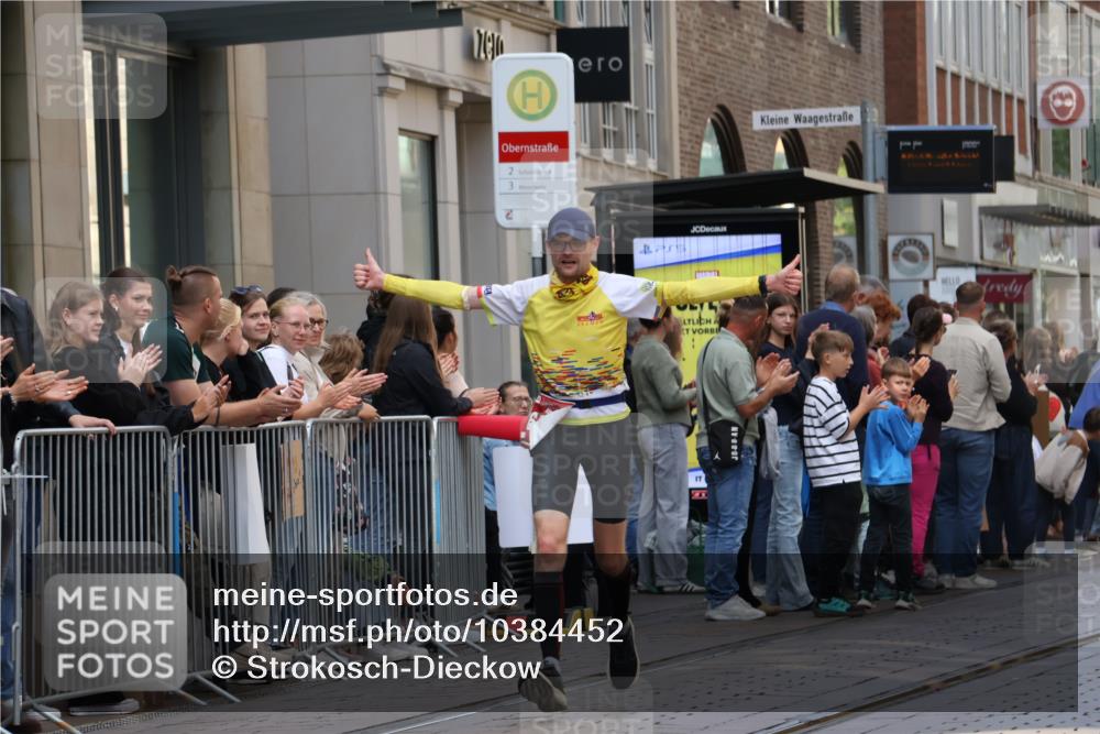 13.09.2026 - 21. swb-Marathon Bremen Strokosch-Dieckow http://msf.ph/oto/10384452 13.09.2026 12:50:53 Ziel 858, 1453, 1639, 13033, 668, 1214, 8075 meine-sportfotos.de