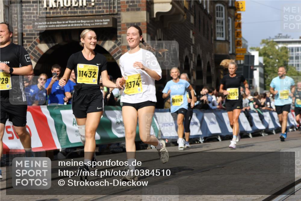 13.09.2026 - 21. swb-Marathon Bremen Strokosch-Dieckow http://msf.ph/oto/10384510 13.09.2026 11:06:32 Ziel 10204, 10375, 10376, 10662, 10681, 10682, 11029, 11156, 11340, 11374, 11432, 11460, 11674, 11690, 11775, 11786, 11849, 12479, 12486, 10323, 10654, 10795, 10849, 10989, 11021, 11066, 11370, 12146, 12219 meine-sportfotos.de