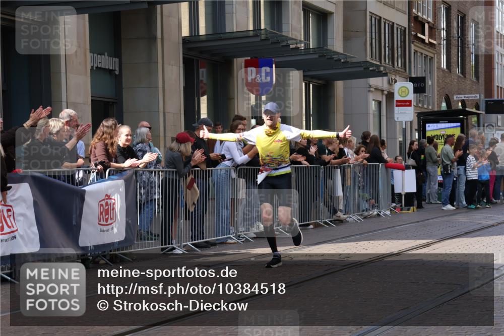 13.09.2026 - 21. swb-Marathon Bremen Strokosch-Dieckow http://msf.ph/oto/10384518 13.09.2026 12:50:55 Ziel 858, 1453, 1639, 3617, 13033, 668, 1214, 8075 meine-sportfotos.de