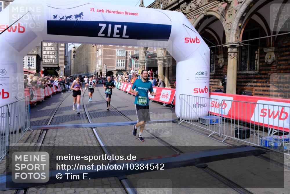 13.09.2026 - 21. swb-Marathon Bremen Tim E. http://msf.ph/oto/10384542 13.09.2026 13:22:22 Ziel 141, 148, 1209, 1601, 1645, 2051, 3021, 3652, 3774, 4581, 5193, 7625, 7917, 8438, 8452, 8924, 9599, 9839 meine-sportfotos.de