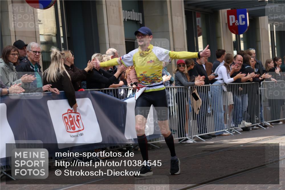 13.09.2026 - 21. swb-Marathon Bremen Strokosch-Dieckow http://msf.ph/oto/10384545 13.09.2026 12:50:56 Ziel 858, 1453, 1639, 3617, 13033, 668, 1214, 1639 meine-sportfotos.de