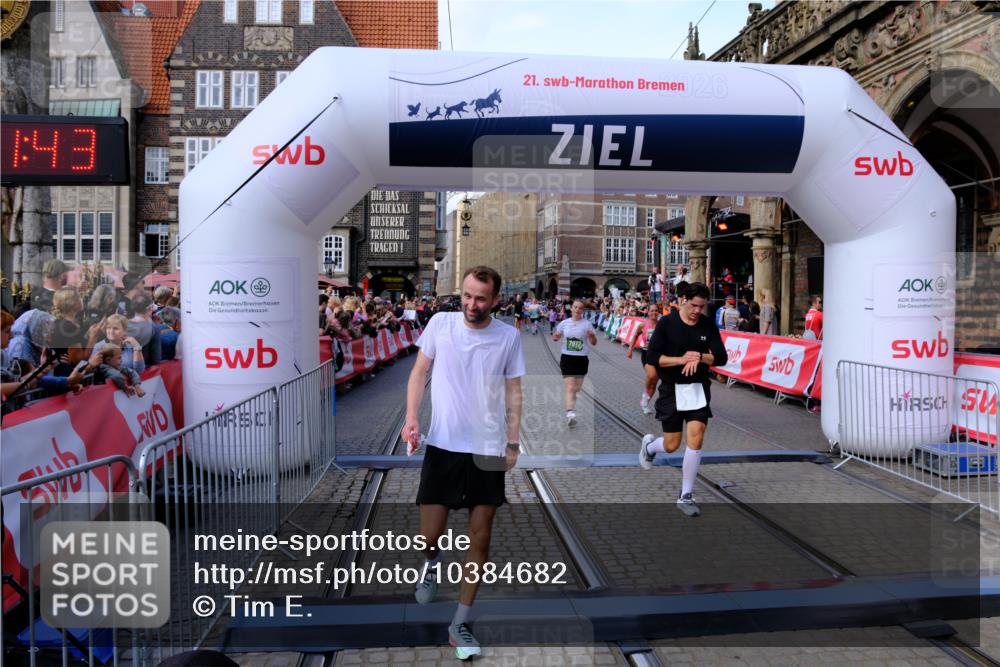13.09.2026 - 21. swb-Marathon Bremen Tim E. http://msf.ph/oto/10384682 13.09.2026 13:22:32 Ziel 1601, 1645, 2499, 3021, 3652, 4204, 4211, 6621, 7625, 7917, 8447, 8574, 9668, 9839 meine-sportfotos.de