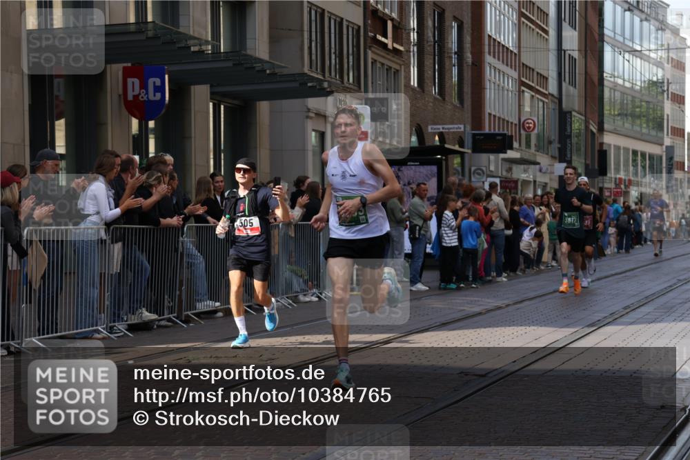 13.09.2026 - 21. swb-Marathon Bremen Strokosch-Dieckow http://msf.ph/oto/10384765 13.09.2026 12:51:07 Ziel 858, 3617, 13033, 1214, 1453, 1639 meine-sportfotos.de