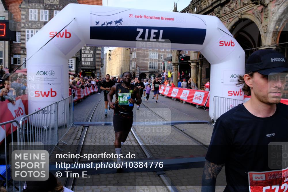13.09.2026 - 21. swb-Marathon Bremen Tim E. http://msf.ph/oto/10384776 13.09.2026 13:22:37 Ziel 1601, 1645, 1933, 2499, 3021, 3855, 4204, 4211, 6621, 7625, 7917, 8447, 8574, 9668 meine-sportfotos.de
