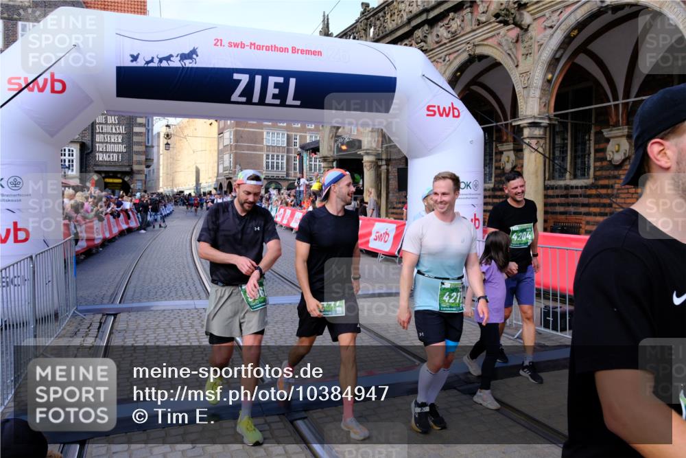 13.09.2026 - 21. swb-Marathon Bremen Tim E. http://msf.ph/oto/10384947 13.09.2026 13:22:42 Ziel 1933, 2481, 2499, 3855, 4204, 4211, 4697, 6621, 6891, 8447, 8574, 9668 meine-sportfotos.de