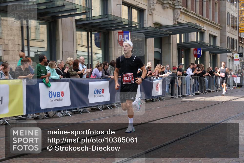 13.09.2026 - 21. swb-Marathon Bremen Strokosch-Dieckow http://msf.ph/oto/10385061 13.09.2026 12:51:14 Ziel 3617, 13033, 858, 1214, 1453, 1639 meine-sportfotos.de