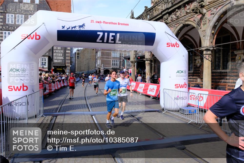 13.09.2026 - 21. swb-Marathon Bremen Tim E. http://msf.ph/oto/10385087 13.09.2026 13:22:55 Ziel 388, 913, 1933, 2402, 2481, 2771, 2806, 3855, 4483, 4697, 6707, 6891, 7586, 8547, 8551, 8694, 9090, 9510 meine-sportfotos.de