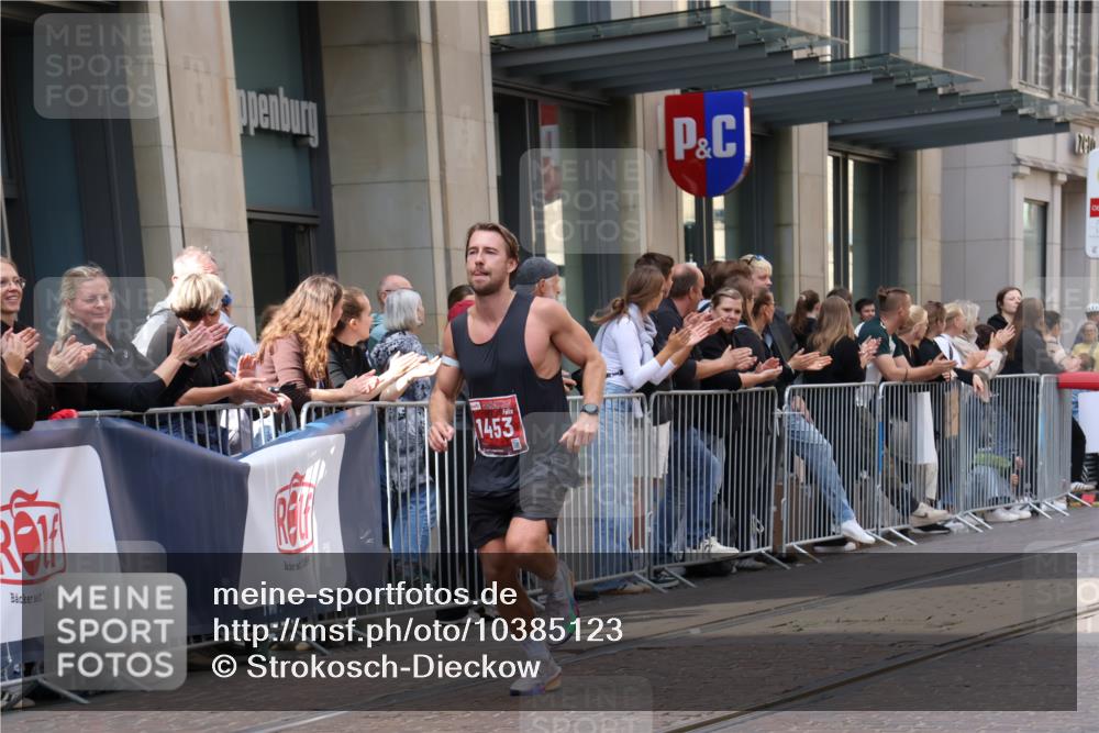13.09.2026 - 21. swb-Marathon Bremen Strokosch-Dieckow http://msf.ph/oto/10385123 13.09.2026 12:51:16 Ziel 3617, 13033, 858, 1453, 1639 meine-sportfotos.de