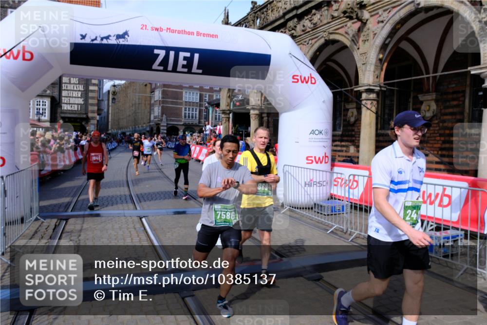 13.09.2026 - 21. swb-Marathon Bremen Tim E. http://msf.ph/oto/10385137 13.09.2026 13:22:58 Ziel 388, 913, 2402, 2481, 2771, 2806, 4483, 4697, 6707, 6792, 6891, 7586, 8547, 8551, 8694, 9090, 9510 meine-sportfotos.de