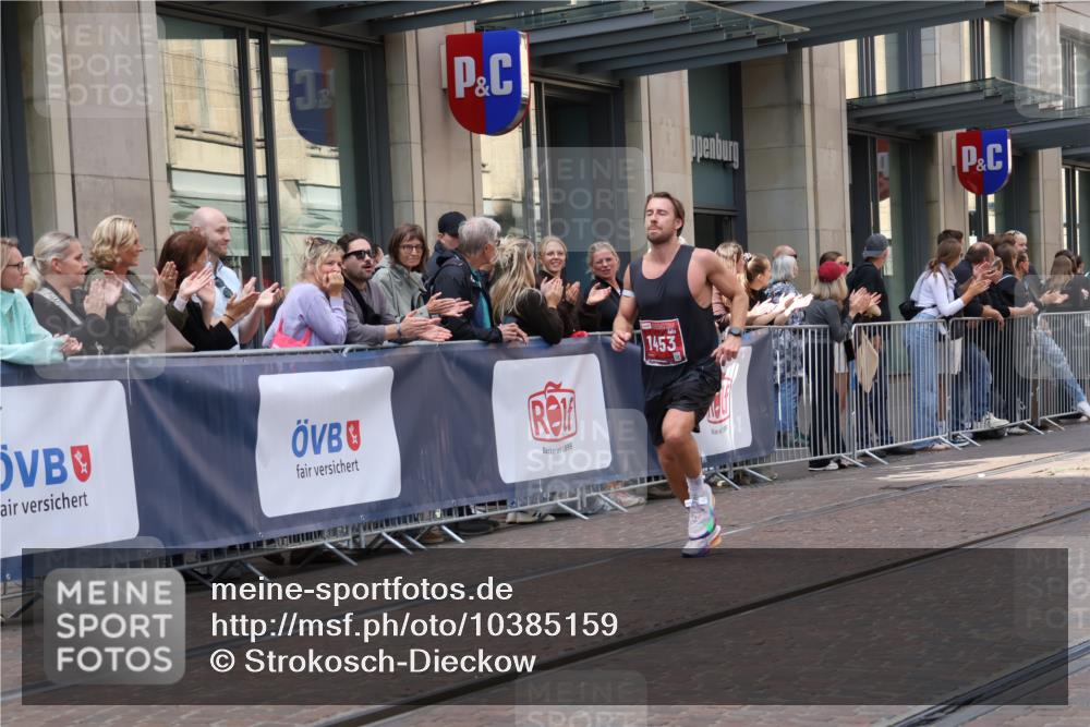 13.09.2026 - 21. swb-Marathon Bremen Strokosch-Dieckow http://msf.ph/oto/10385159 13.09.2026 12:51:17 Ziel 1126, 3617, 13033, 858, 1453, 1639, 13033 meine-sportfotos.de