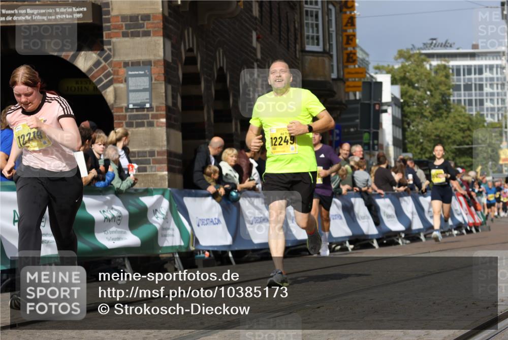 13.09.2026 - 21. swb-Marathon Bremen Strokosch-Dieckow http://msf.ph/oto/10385173 13.09.2026 11:06:57 Ziel 10323, 10654, 10795, 10849, 10989, 11021, 11240, 11370, 12146, 12219, 12485, 10156, 10360, 11100, 11257, 11393, 11439, 11684, 11696, 11822, 11823, 12255 meine-sportfotos.de
