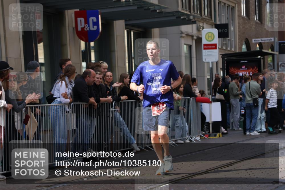 13.09.2026 - 21. swb-Marathon Bremen Strokosch-Dieckow http://msf.ph/oto/10385180 13.09.2026 12:51:22 Ziel 482, 943, 1126, 858, 1453, 3617, 13033 meine-sportfotos.de