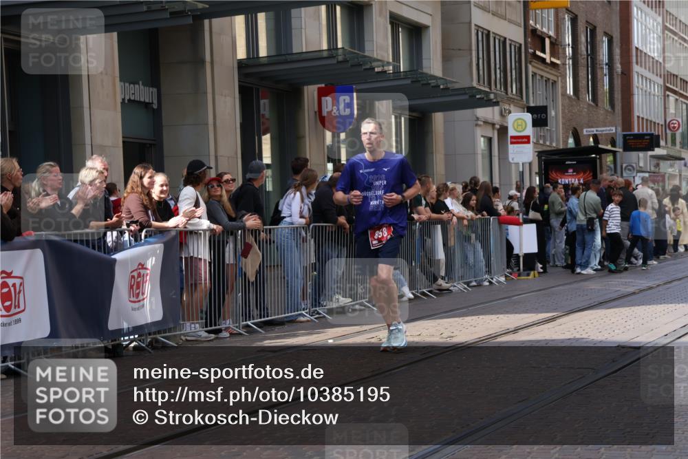 13.09.2026 - 21. swb-Marathon Bremen Strokosch-Dieckow http://msf.ph/oto/10385195 13.09.2026 12:51:22 Ziel 482, 943, 1126, 858, 1453, 3617, 13033 meine-sportfotos.de