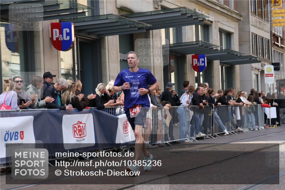 13.09.2026 - 21. swb-Marathon Bremen Strokosch-Dieckow http://msf.ph/oto/10385236 13.09.2026 12:51:24 Ziel 482, 943, 1126, 858, 1453, 3617, 13033 meine-sportfotos.de