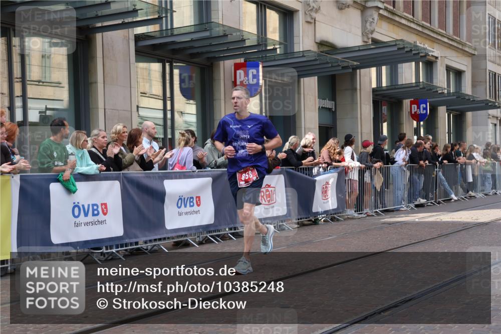 13.09.2026 - 21. swb-Marathon Bremen Strokosch-Dieckow http://msf.ph/oto/10385248 13.09.2026 12:51:25 Ziel 482, 943, 1126, 858, 1453, 3617, 13033 meine-sportfotos.de