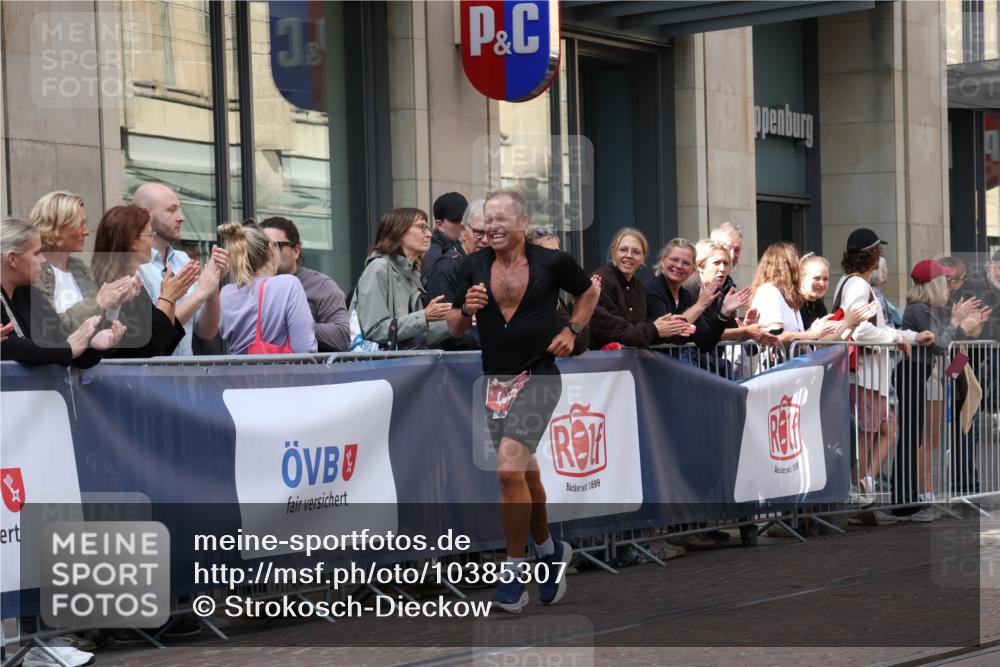 13.09.2026 - 21. swb-Marathon Bremen Strokosch-Dieckow http://msf.ph/oto/10385307 13.09.2026 12:51:58 Ziel 959, 1357, 1507, 482, 943, 1126 meine-sportfotos.de