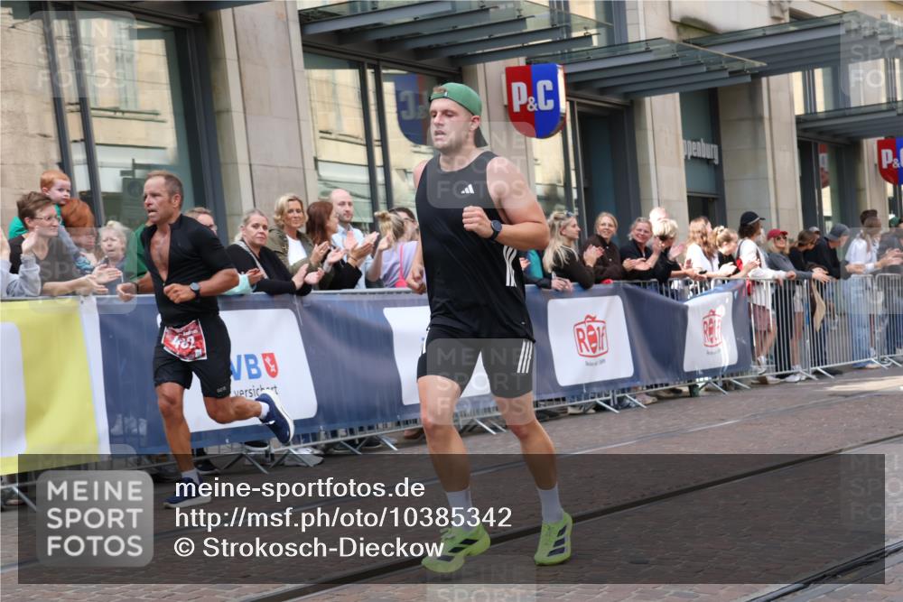 13.09.2026 - 21. swb-Marathon Bremen Strokosch-Dieckow http://msf.ph/oto/10385342 13.09.2026 12:52:00 Ziel 959, 1357, 1507, 482, 943, 1126 meine-sportfotos.de