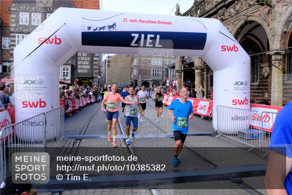 13.09.2026 - 21. swb-Marathon Bremen Tim E. http://msf.ph/oto/10385382 13.09.2026 13:23:22 Ziel 1809, 1900, 1935, 1963, 2367, 2827, 2914, 2961, 3098, 3233, 3374, 3560, 3729, 3920, 5114, 7909, 8231, 8304, 8377, 8646, 8671, 8672, 8732, 8787, 8819, 8820, 9827, 9921 meine-sportfotos.de