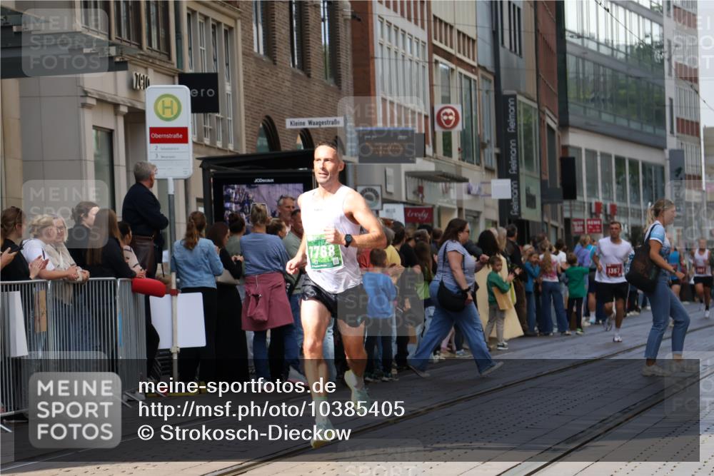 13.09.2026 - 21. swb-Marathon Bremen Strokosch-Dieckow http://msf.ph/oto/10385405 13.09.2026 12:52:16 Ziel 525, 553, 1507, 7768, 8729, 959, 1357 meine-sportfotos.de