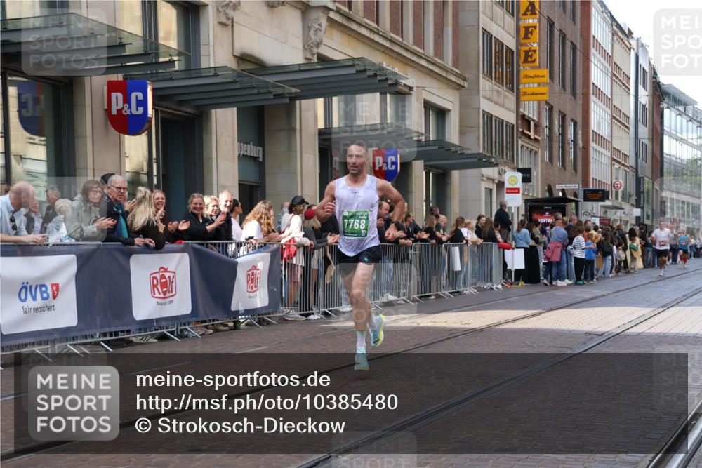 13.09.2026 - 21. swb-Marathon Bremen Strokosch-Dieckow http://msf.ph/oto/10385480 13.09.2026 12:52:19 Ziel 525, 553, 7244, 7768, 8729, 959, 1357, 1507 meine-sportfotos.de