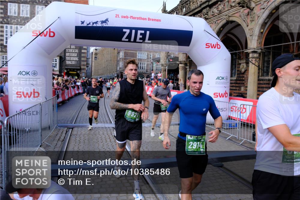 13.09.2026 - 21. swb-Marathon Bremen Tim E. http://msf.ph/oto/10385486 13.09.2026 13:23:26 Ziel 1809, 1900, 1935, 2306, 2367, 2427, 2827, 2914, 2961, 3098, 3233, 3374, 3729, 3920, 5114, 7909, 8045, 8231, 8304, 8377, 8671, 8672, 8732, 8787, 8819, 8820, 9827, 9921, 10127 meine-sportfotos.de