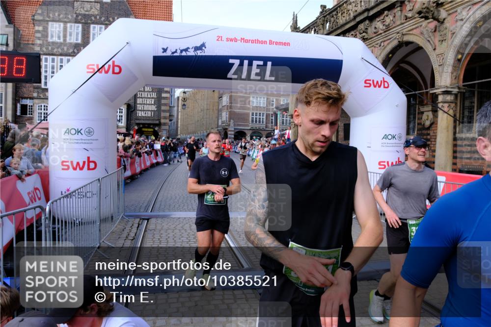 13.09.2026 - 21. swb-Marathon Bremen Tim E. http://msf.ph/oto/10385521 13.09.2026 13:23:27 Ziel 1809, 1900, 1935, 2306, 2367, 2427, 2827, 2899, 2914, 2961, 3098, 3233, 3374, 3729, 3920, 5114, 7909, 8045, 8231, 8304, 8671, 8672, 8732, 8787, 8819, 8820, 9827, 9921, 10127 meine-sportfotos.de