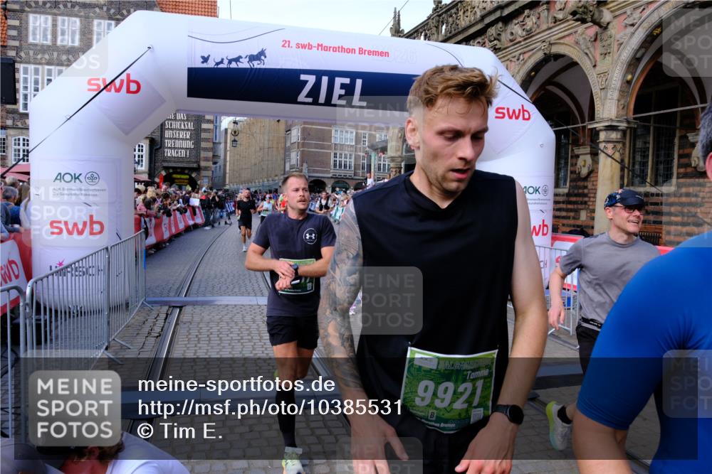 13.09.2026 - 21. swb-Marathon Bremen Tim E. http://msf.ph/oto/10385531 13.09.2026 13:23:27 Ziel 1809, 1900, 1935, 2306, 2367, 2427, 2827, 2899, 2914, 2961, 3098, 3233, 3374, 3729, 3920, 5114, 7909, 8045, 8231, 8304, 8671, 8672, 8732, 8787, 8819, 8820, 9827, 9921, 10127 meine-sportfotos.de