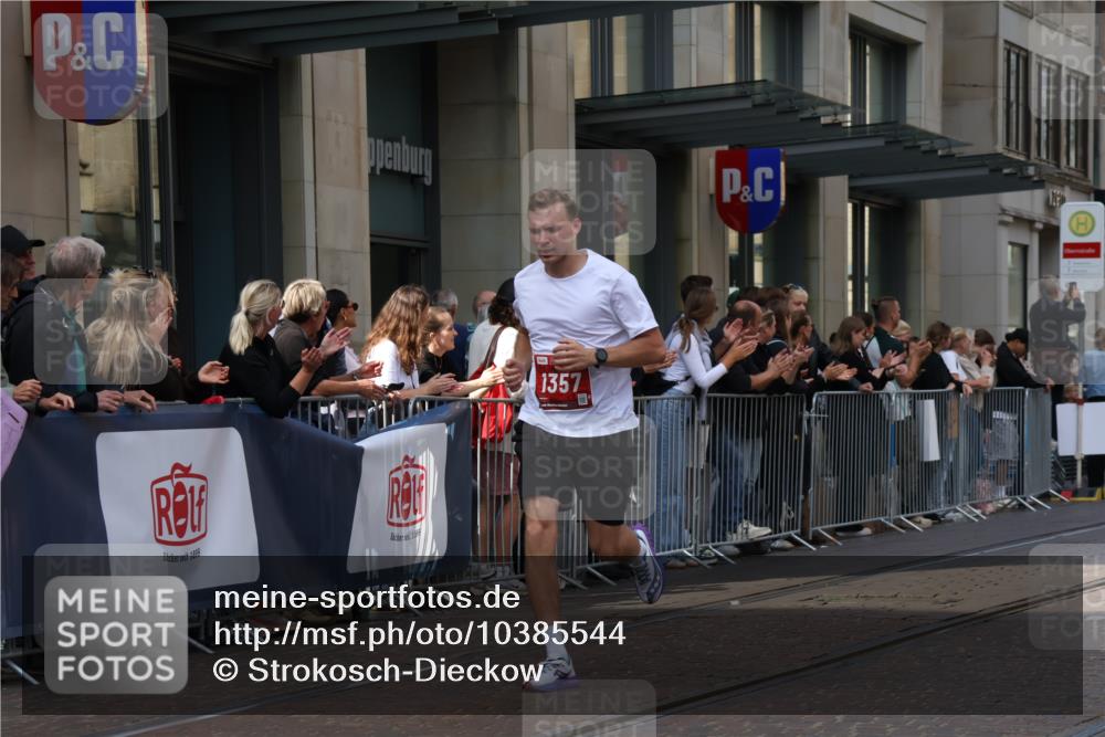 13.09.2026 - 21. swb-Marathon Bremen Strokosch-Dieckow http://msf.ph/oto/10385544 13.09.2026 12:52:27 Ziel 417, 553, 2100, 7244, 7768, 8729, 525, 959, 1357, 1507, 7768 meine-sportfotos.de
