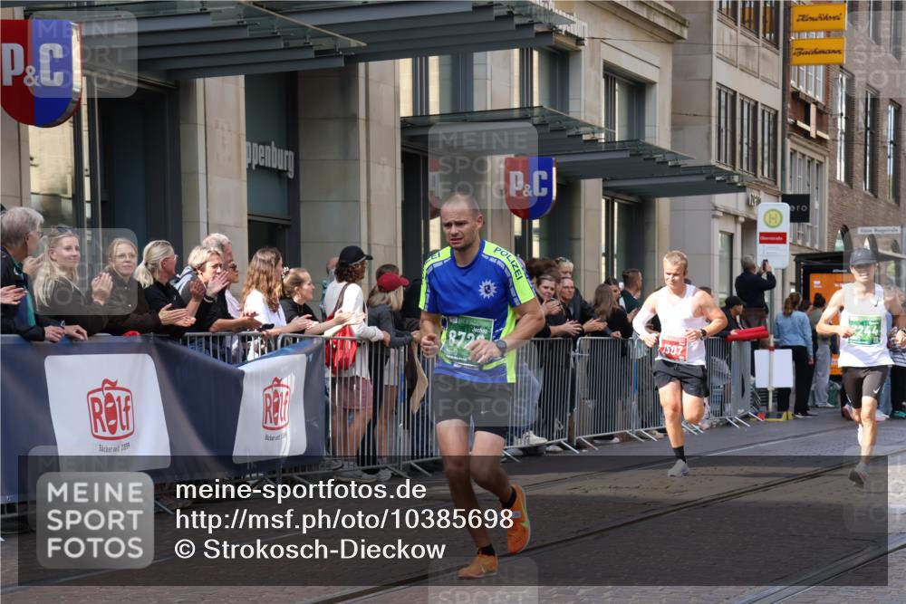 13.09.2026 - 21. swb-Marathon Bremen Strokosch-Dieckow http://msf.ph/oto/10385698 13.09.2026 12:52:33 Ziel 417, 553, 2100, 7244, 8077, 8729, 9522, 525, 959, 1357, 1507, 7768 meine-sportfotos.de