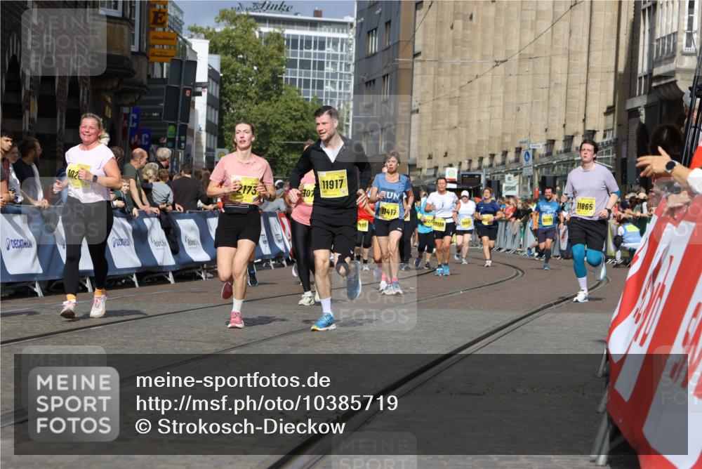 13.09.2026 - 21. swb-Marathon Bremen Strokosch-Dieckow http://msf.ph/oto/10385719 13.09.2026 11:07:28 Ziel 10156, 10360, 11100, 11246, 11257, 11393, 11439, 11600, 11684, 11696, 11759, 11822, 11823, 12255, 10138, 10279, 10280, 10363, 10364, 10501, 10505, 10580, 10595, 10907, 10935, 11037, 11223, 11643, 11899, 11924, 11934, 12167, 12168, 12194, 12277, 12307, 12419, 12509 meine-sportfotos.de