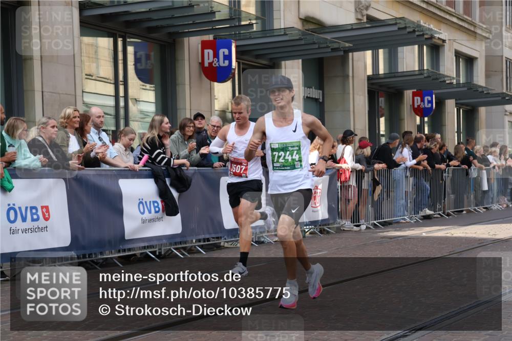 13.09.2026 - 21. swb-Marathon Bremen Strokosch-Dieckow http://msf.ph/oto/10385775 13.09.2026 12:52:35 Ziel 417, 553, 2100, 7244, 8077, 8729, 9522, 525, 959, 1357, 1507, 7768 meine-sportfotos.de