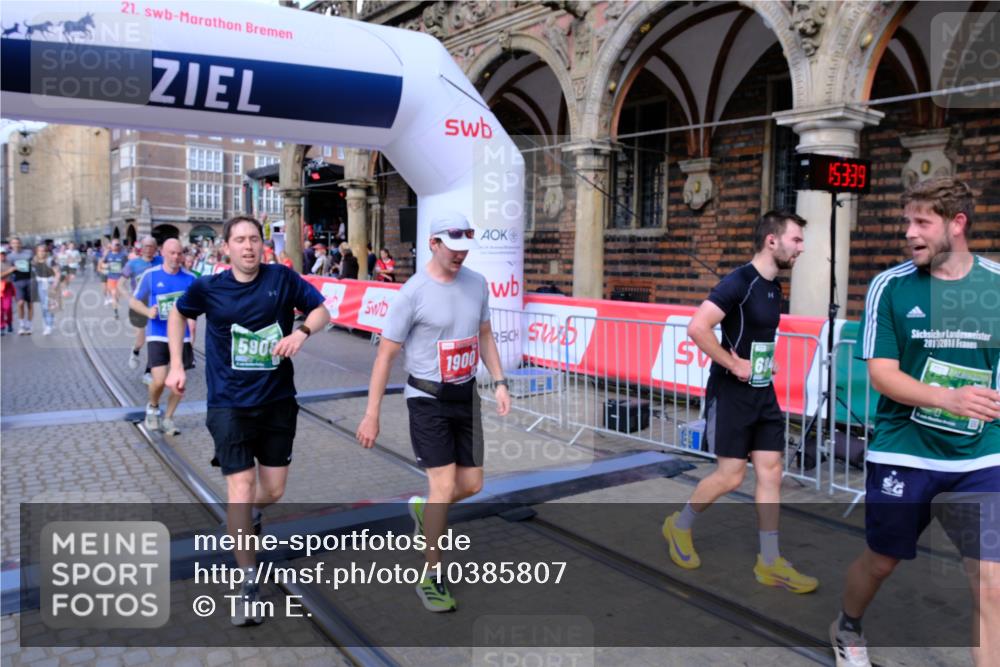 13.09.2026 - 21. swb-Marathon Bremen Tim E. http://msf.ph/oto/10385807 13.09.2026 13:24:01 Ziel 135, 2288, 2485, 2490, 2560, 2627, 3138, 3642, 3856, 4601, 4671, 5011, 5116, 5231, 5908, 6157, 6332, 6648, 6843, 7216, 7475, 8095, 8290, 8560, 10115, 13197 meine-sportfotos.de