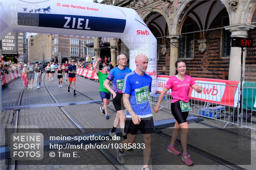 13.09.2026 - 21. swb-Marathon Bremen Tim E. http://msf.ph/oto/10385833 13.09.2026 13:24:03 Ziel 135, 2288, 2485, 2490, 2517, 2560, 2627, 3138, 3642, 3856, 4601, 4671, 5011, 5116, 5231, 5908, 6157, 6332, 6648, 6843, 7216, 7357, 7475, 7761, 8051, 8052, 8095, 8290, 10115, 13197 meine-sportfotos.de