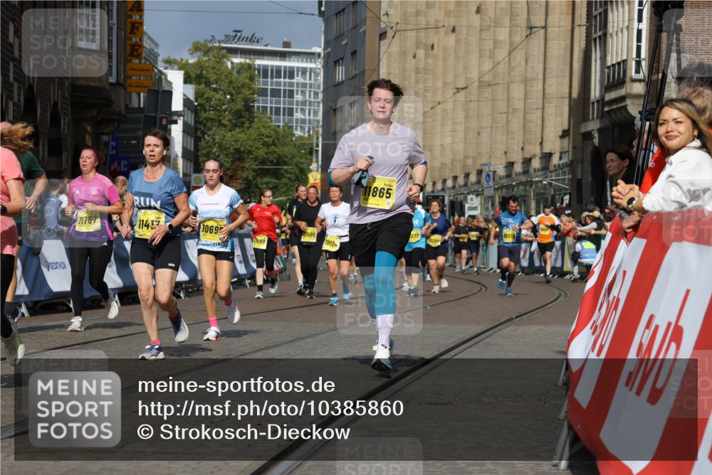 13.09.2026 - 21. swb-Marathon Bremen Strokosch-Dieckow http://msf.ph/oto/10385860 13.09.2026 11:07:32 Ziel 10156, 10205, 10360, 10488, 11100, 11123, 11246, 11393, 11439, 11600, 11684, 11696, 11759, 11822, 11823, 11917, 12020, 12173, 12255, 12266, 12536, 10279, 10280, 10363, 10364, 10505, 10580, 10595, 10661, 10830, 10871, 10907, 10935, 11037, 11223, 11515, 11643, 11899, 11924, 11934, 12097, 12167, 12168, 12194, 12307, 12419, 12509 meine-sportfotos.de